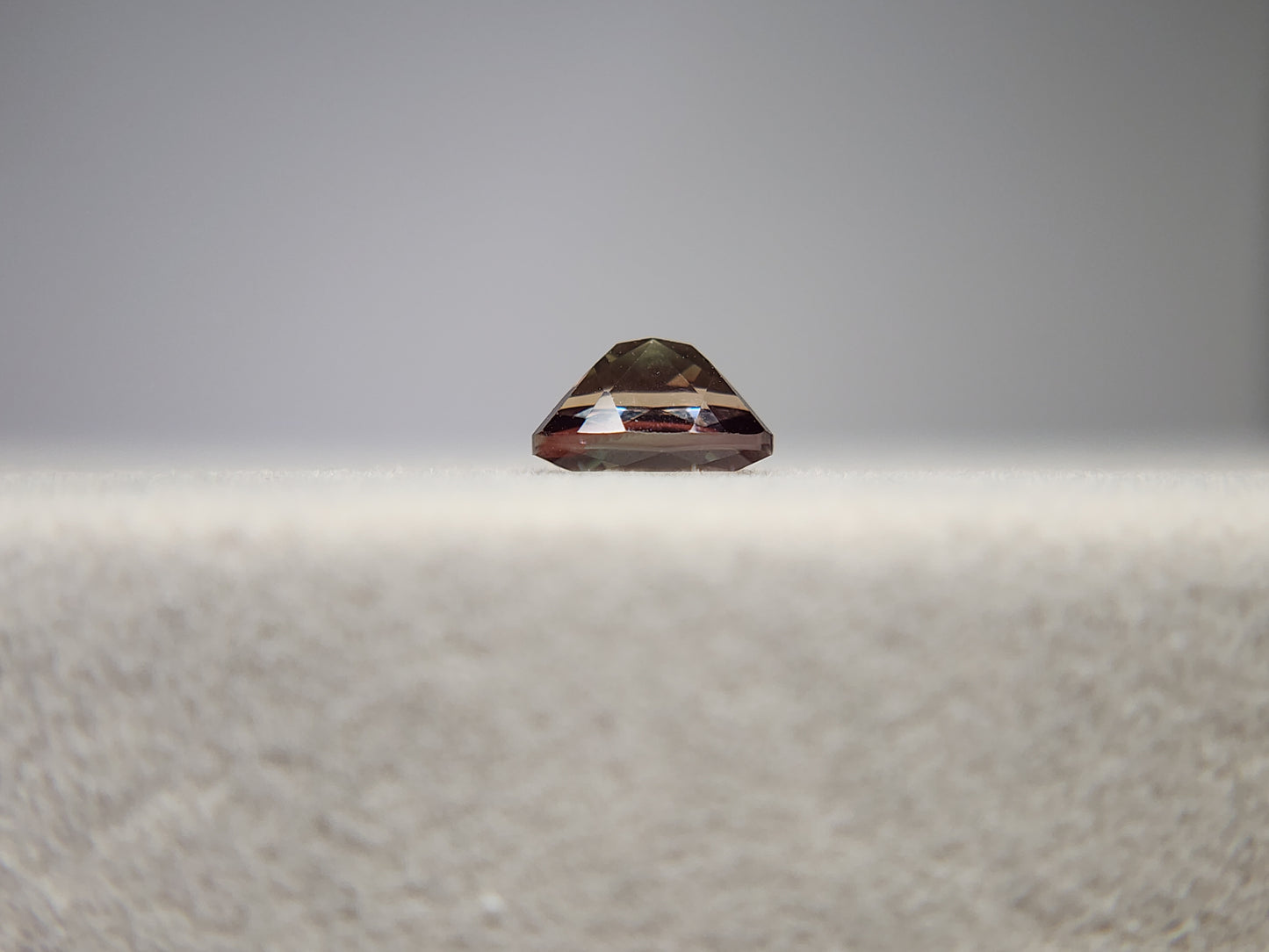 0504-3 バイカラーアンデシン 0.84ct