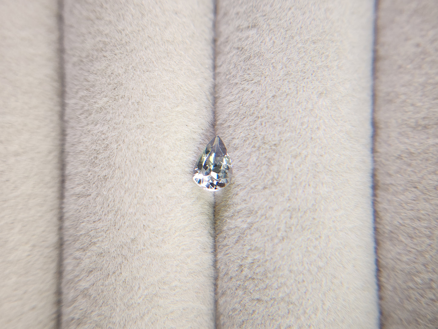 0644-11-4 ゾイサイト 0.35ct