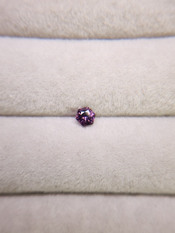 0002-6 スピネル 0.24ct