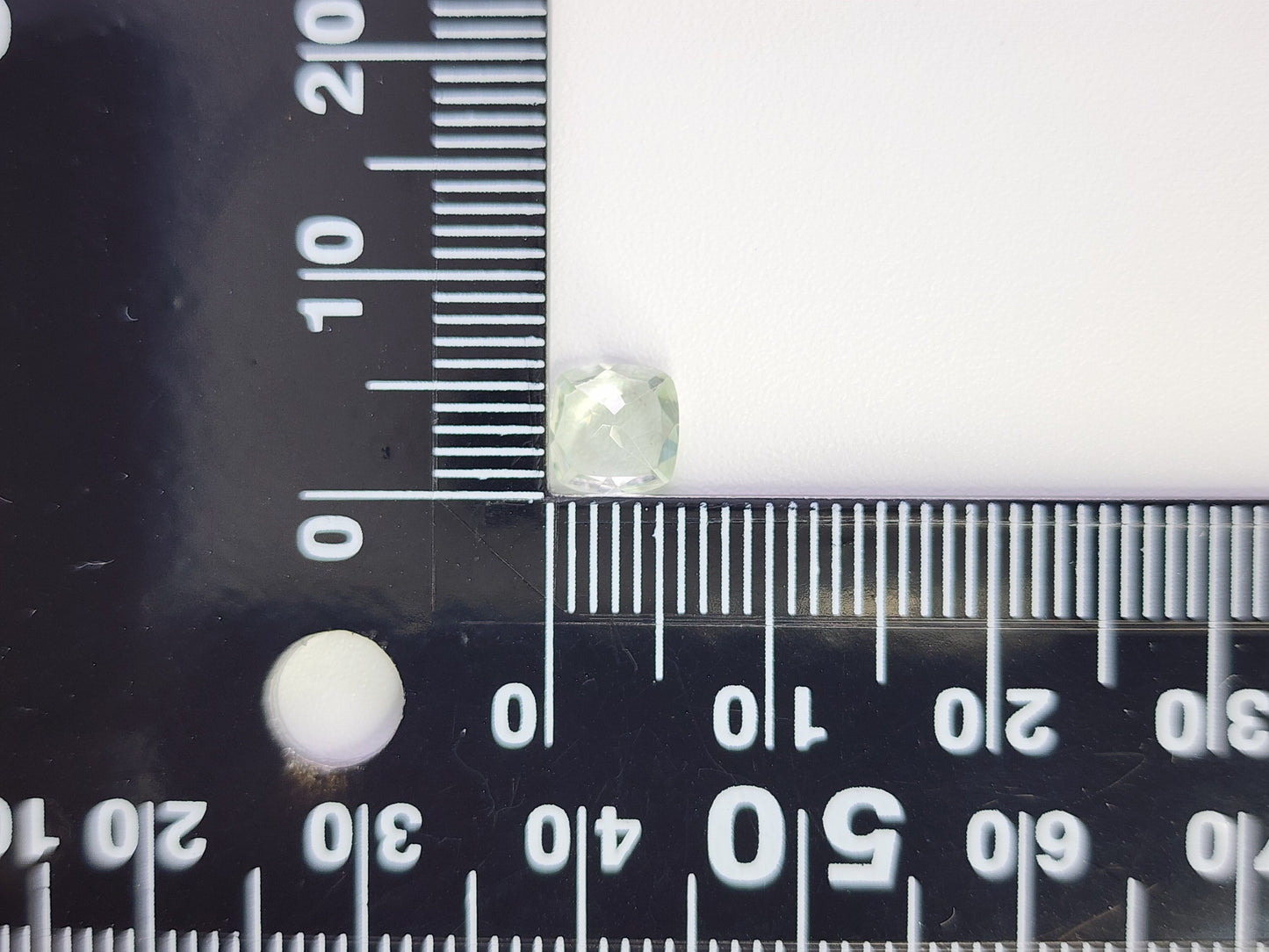 0878-4-9 グリーンベリル 0.68ct