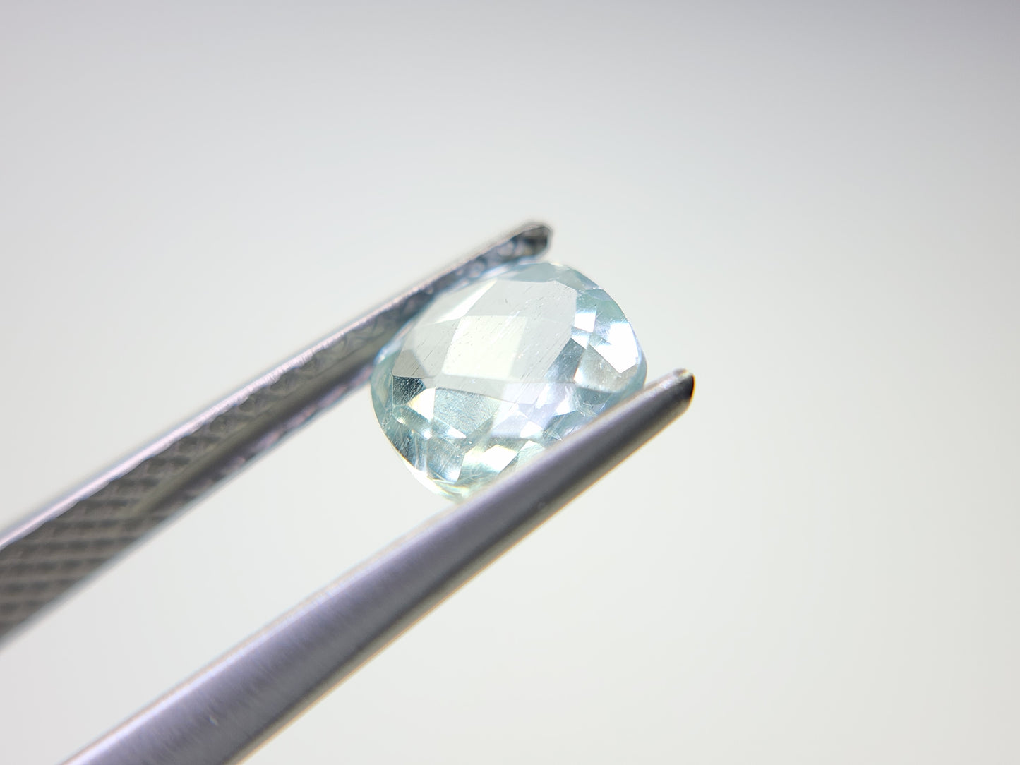 0878-4-5 グリーンベリル クッションチェッカーカット 0.84ct