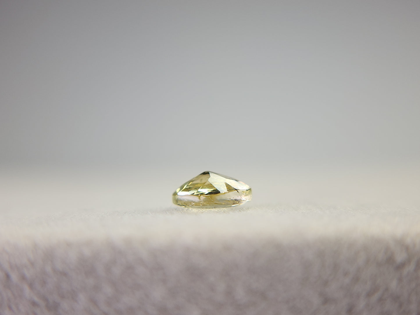 0654-4-2 ゾイサイト 0.35ct