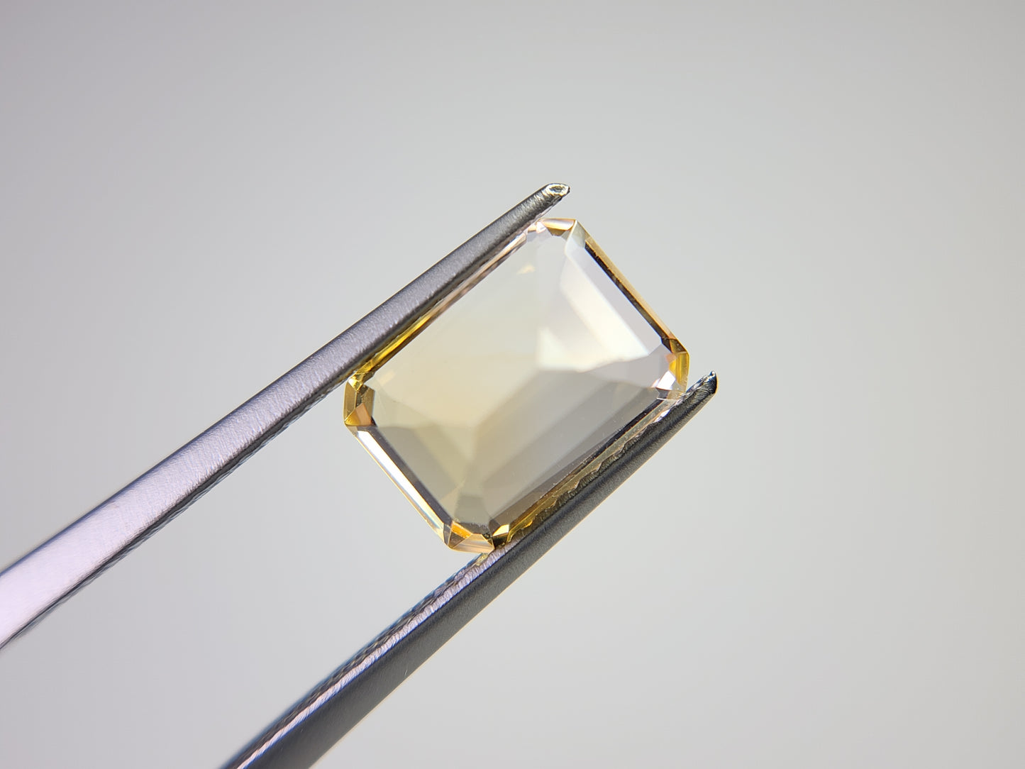 0365-4-10 バイカラーシトリン 2.70ct