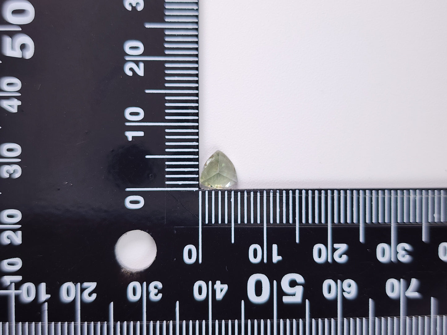 0649-1 ゾイサイト 0.68ct