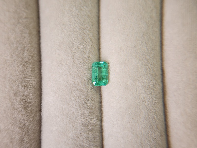 0936-12 エメラルド(ザンビア産) 0.61ct