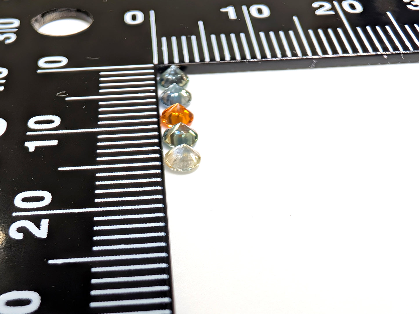 0090【ランダム発送】モンタナサファイア【1石あたり約0.13ct】