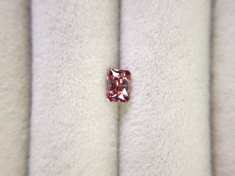 0935-9 ピンクジルコン 0.78ct