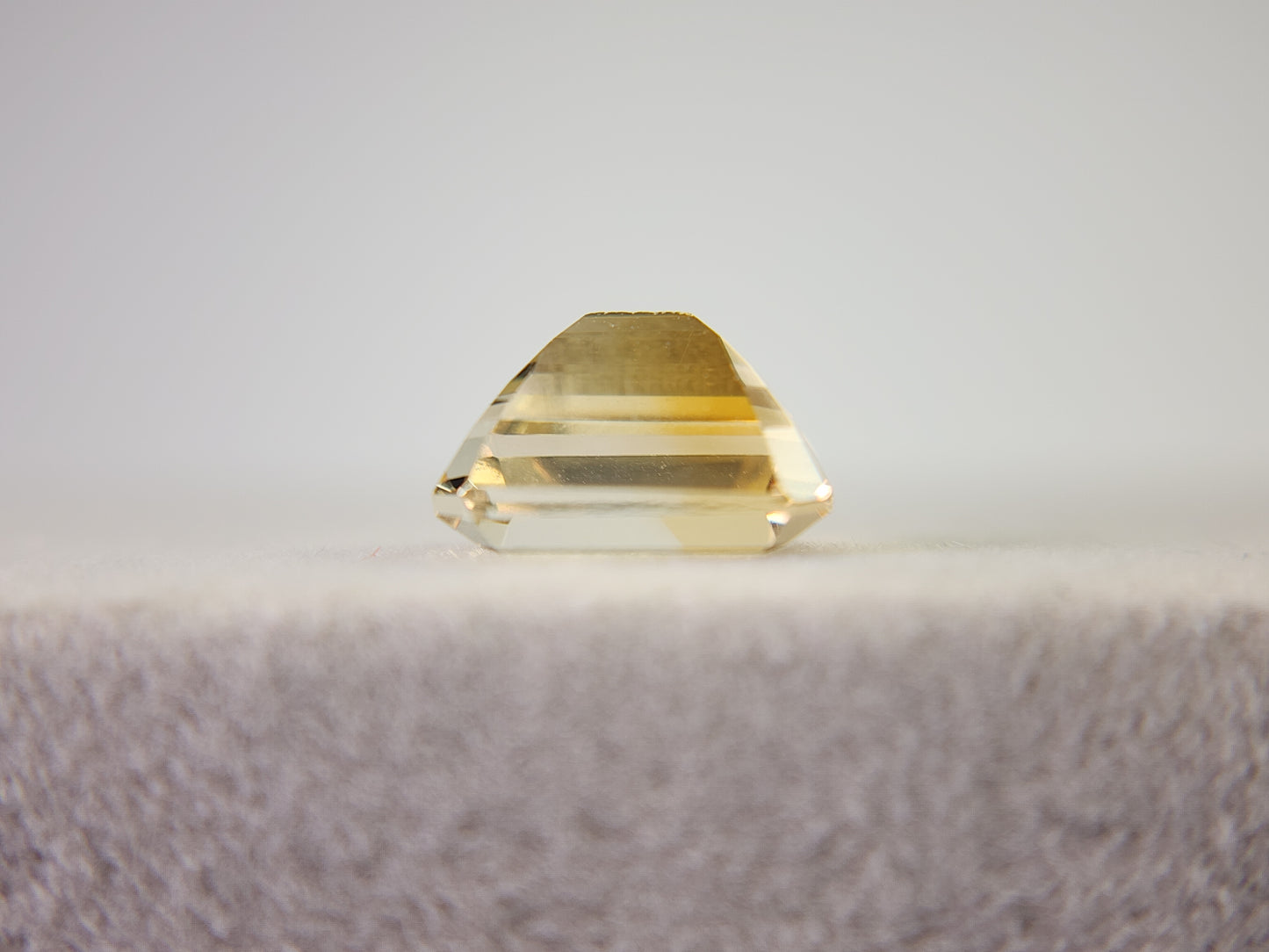 0365-4-10 バイカラーシトリン 2.70ct