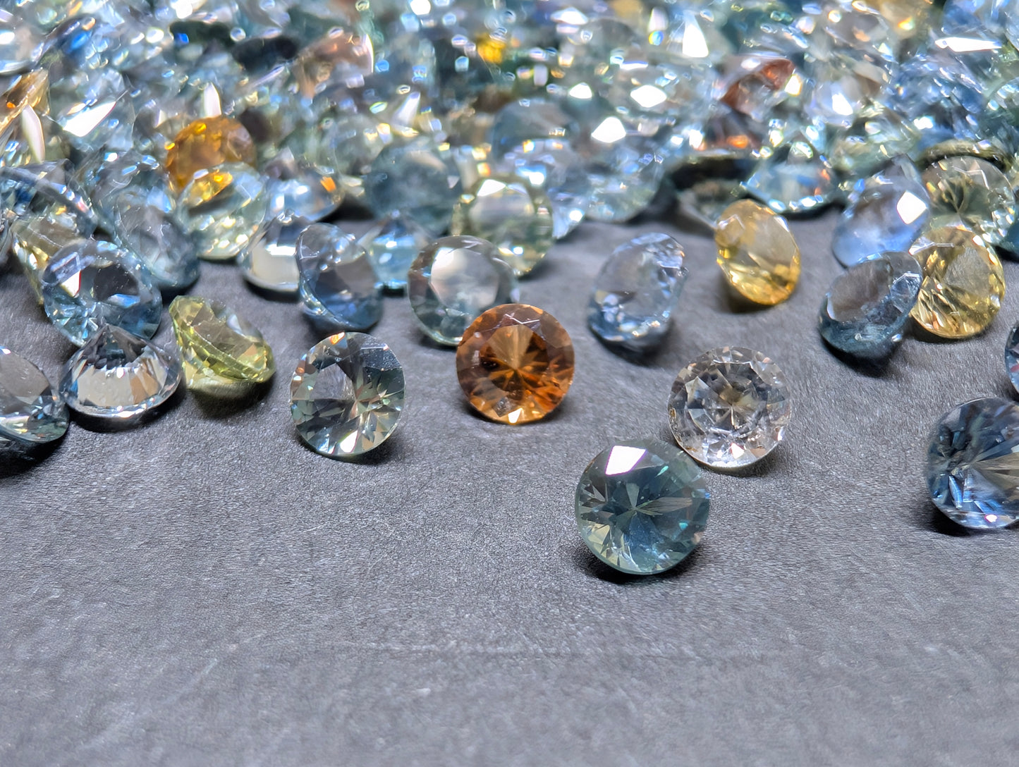 0090【ランダム発送】モンタナサファイア【1石あたり約0.13ct】