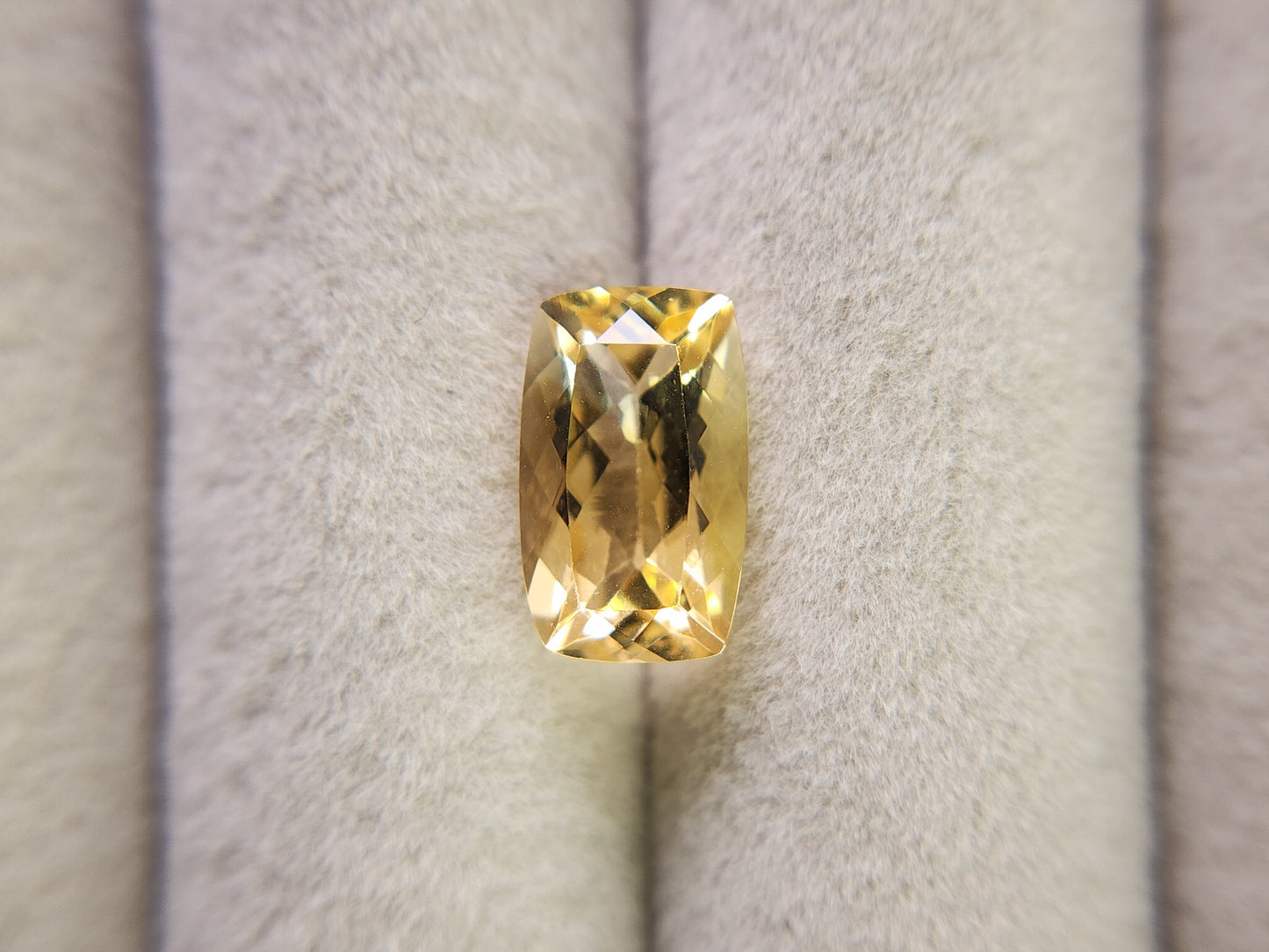 0365-4-8 バイカラーシトリン 2.78ct