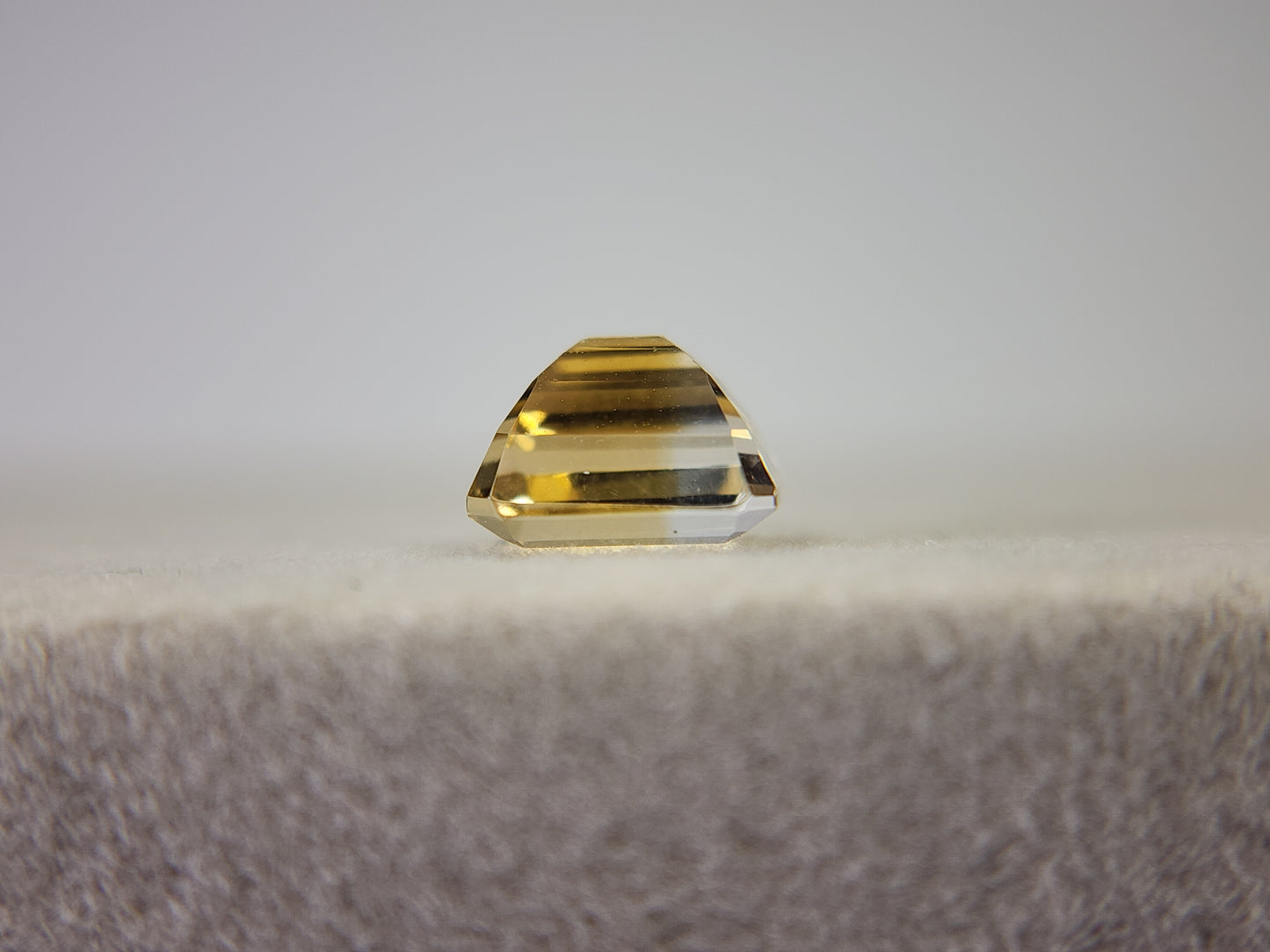0365-6-2 バイカラーシトリン 1.43ct