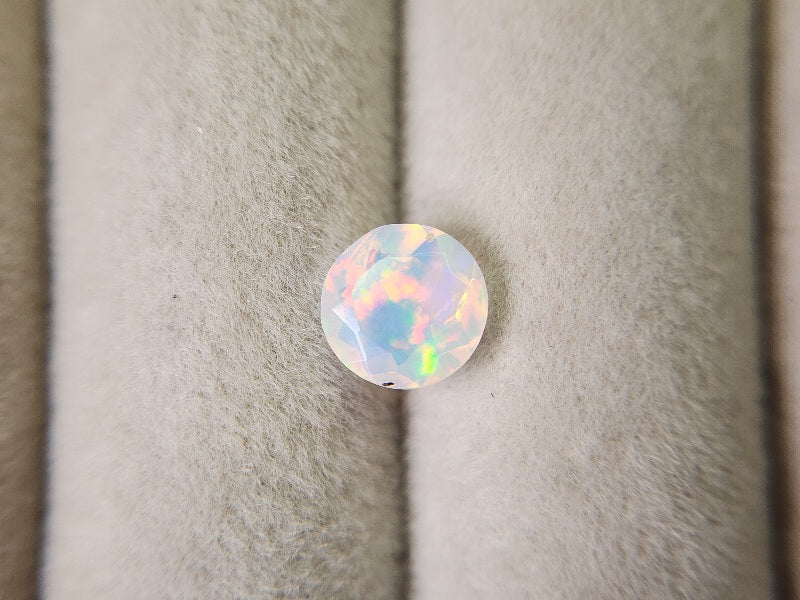 0909-3-4 オパール 0.82ct