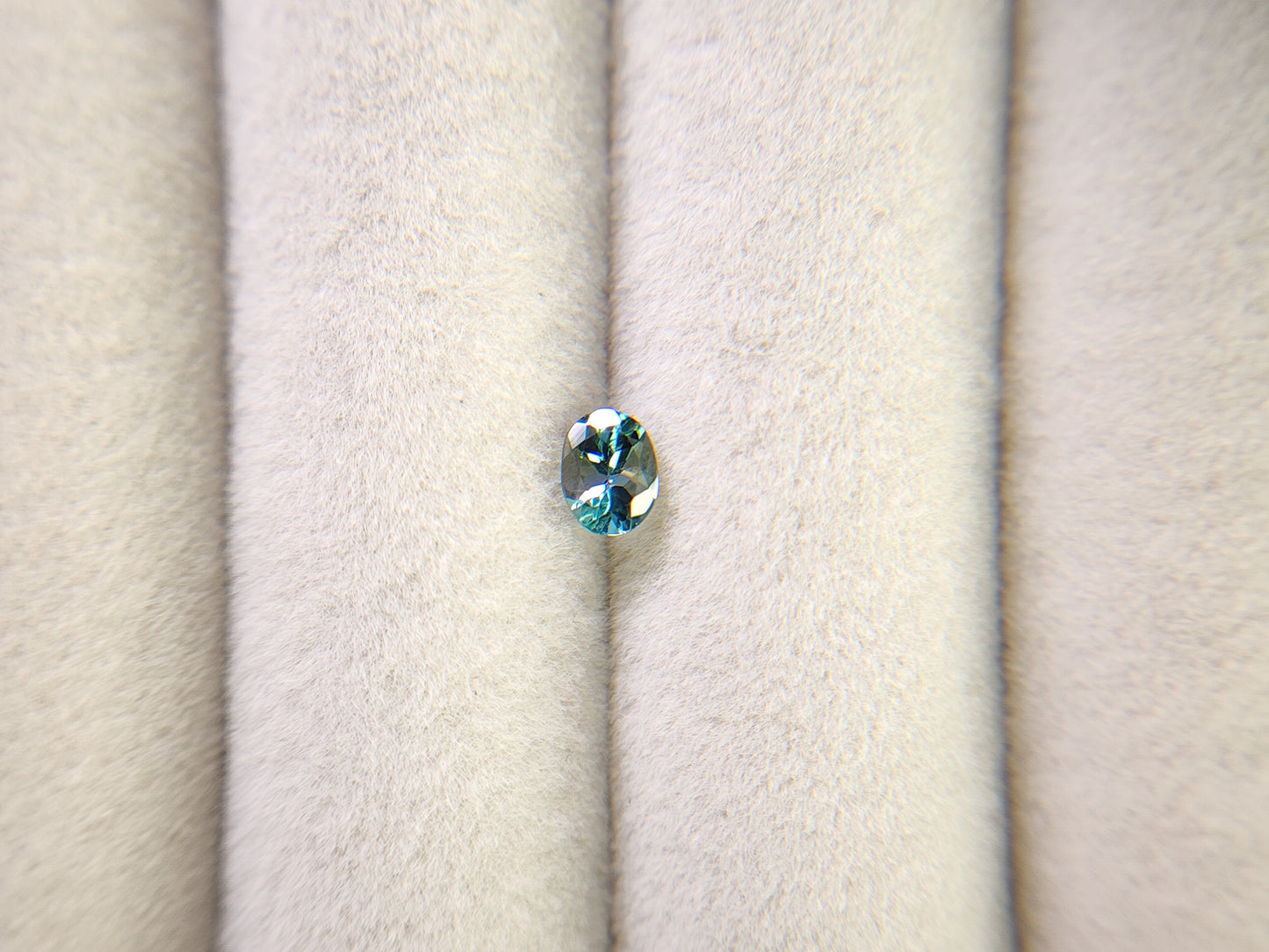 0654-10 ゾイサイト 0.39ct
