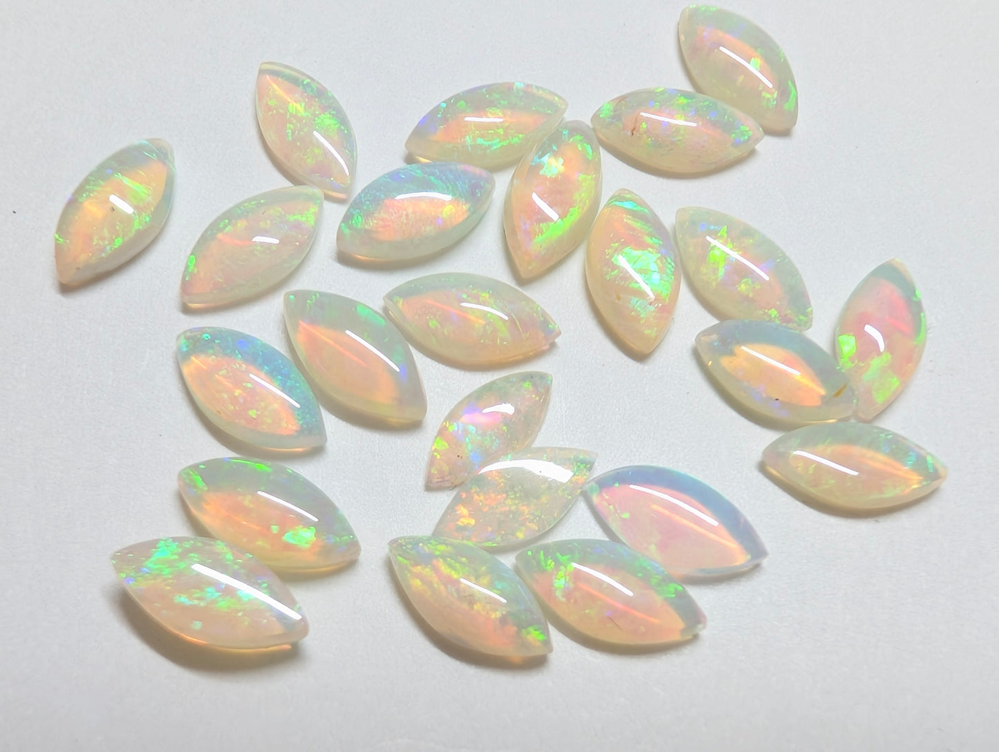 0274【ランダム発送】大人気!オーストラリア産のオパール【1石あたり約0.34ct】