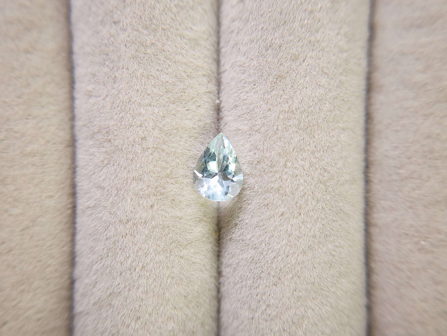 0008-1 アクアマリン ペアシェイプ 0.64ct