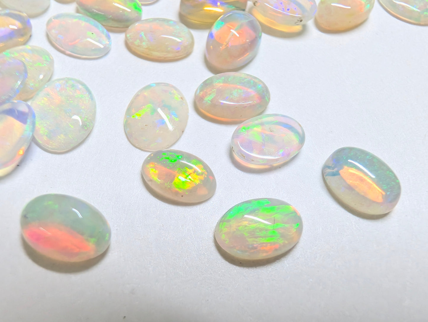 0278【ランダム発送】大人気!オーストラリア産のオパール【1石あたり約0.27ct】