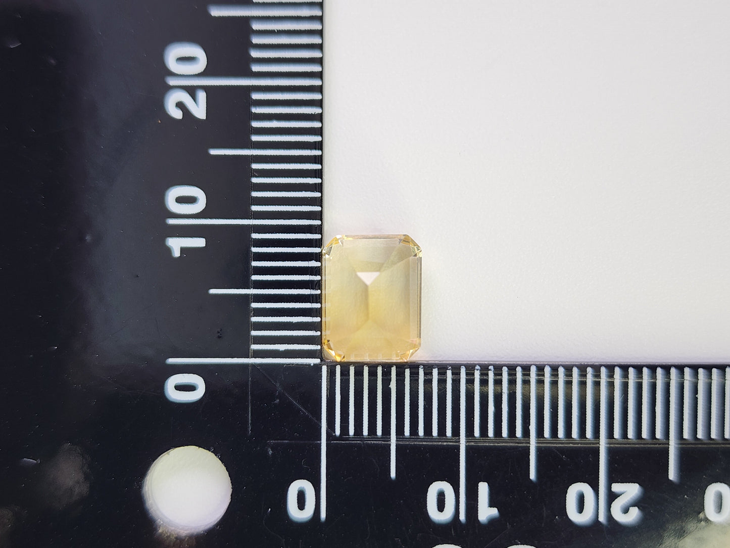 0365-4-6 バイカラーシトリン 2.84ct