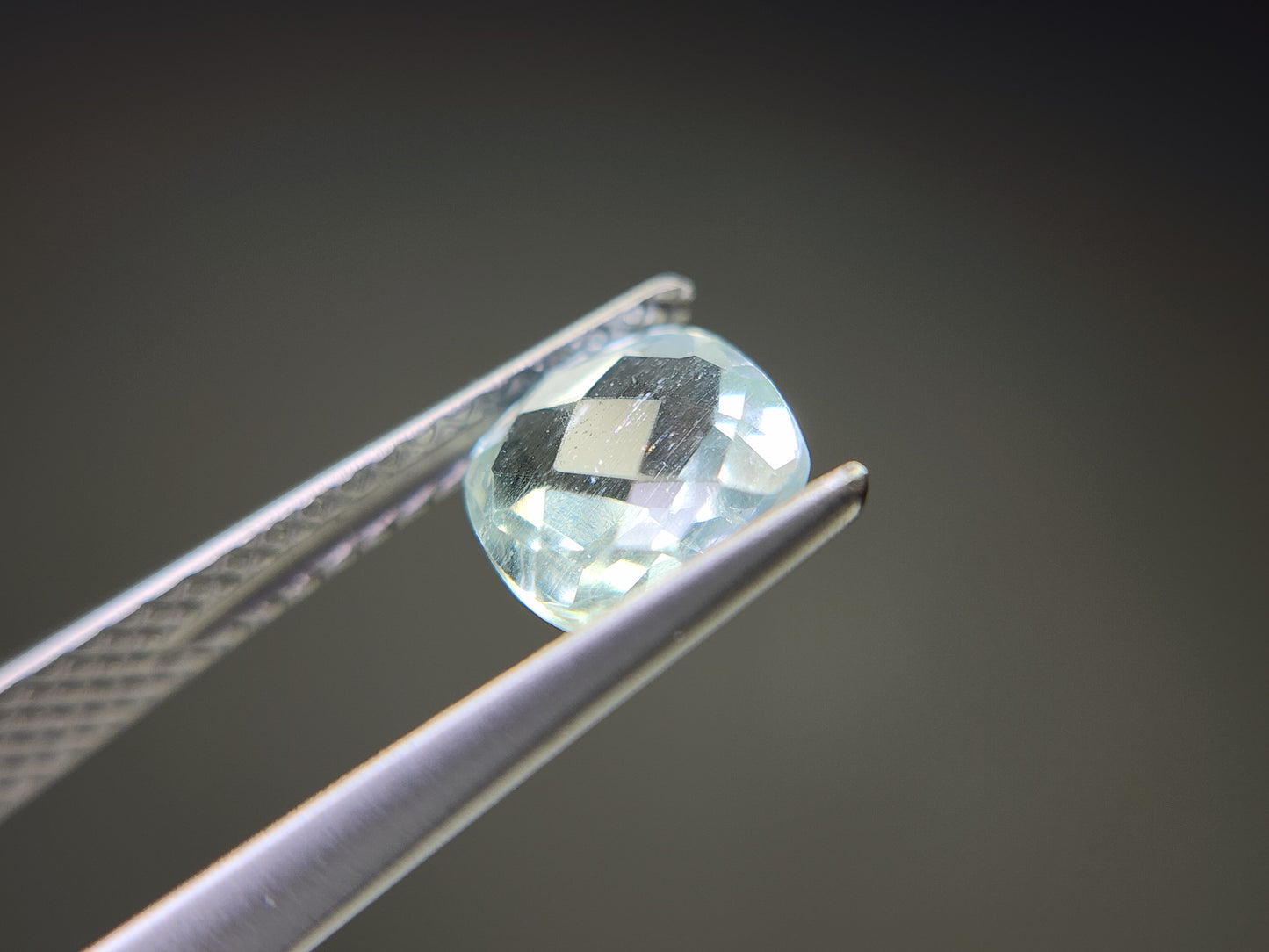 0878-4-5 グリーンベリル クッションチェッカーカット 0.84ct