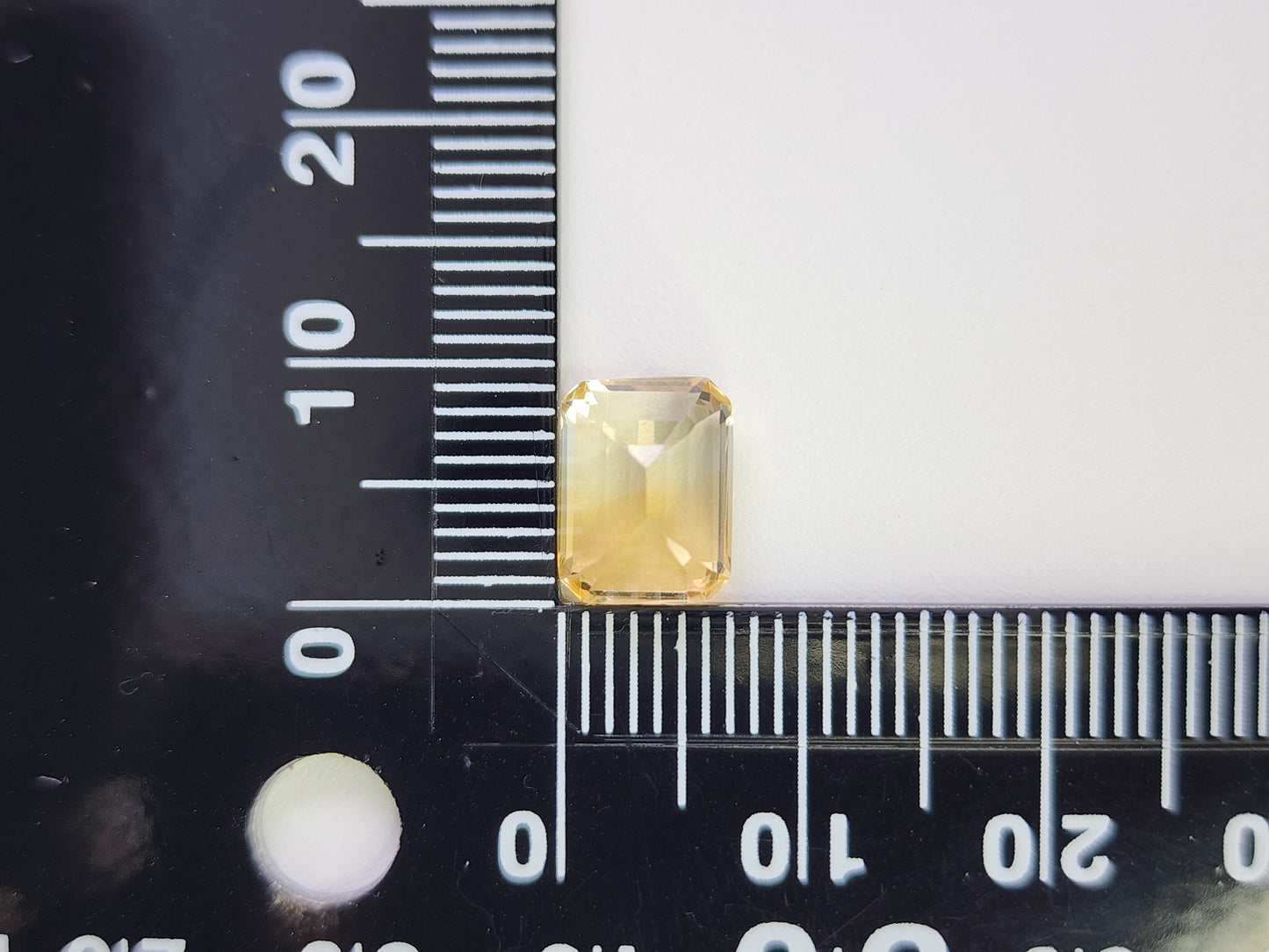 0365-4-11 バイカラーシトリン 2.70ct