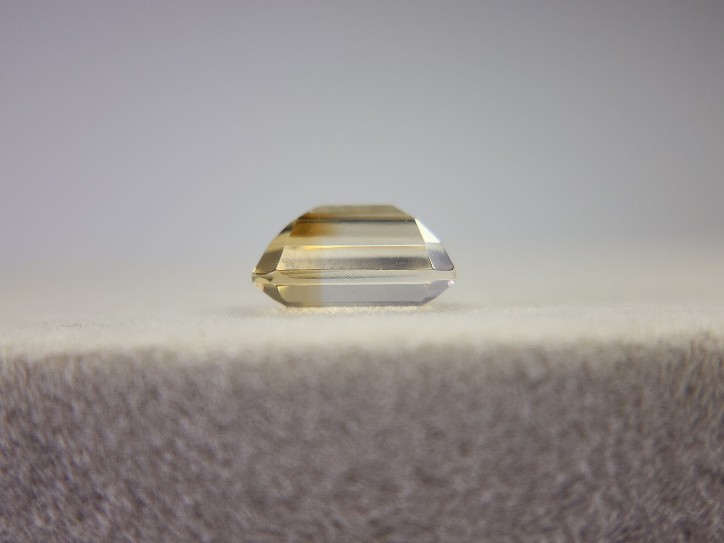 0365-6-1 バイカラーシトリン 1.57ct