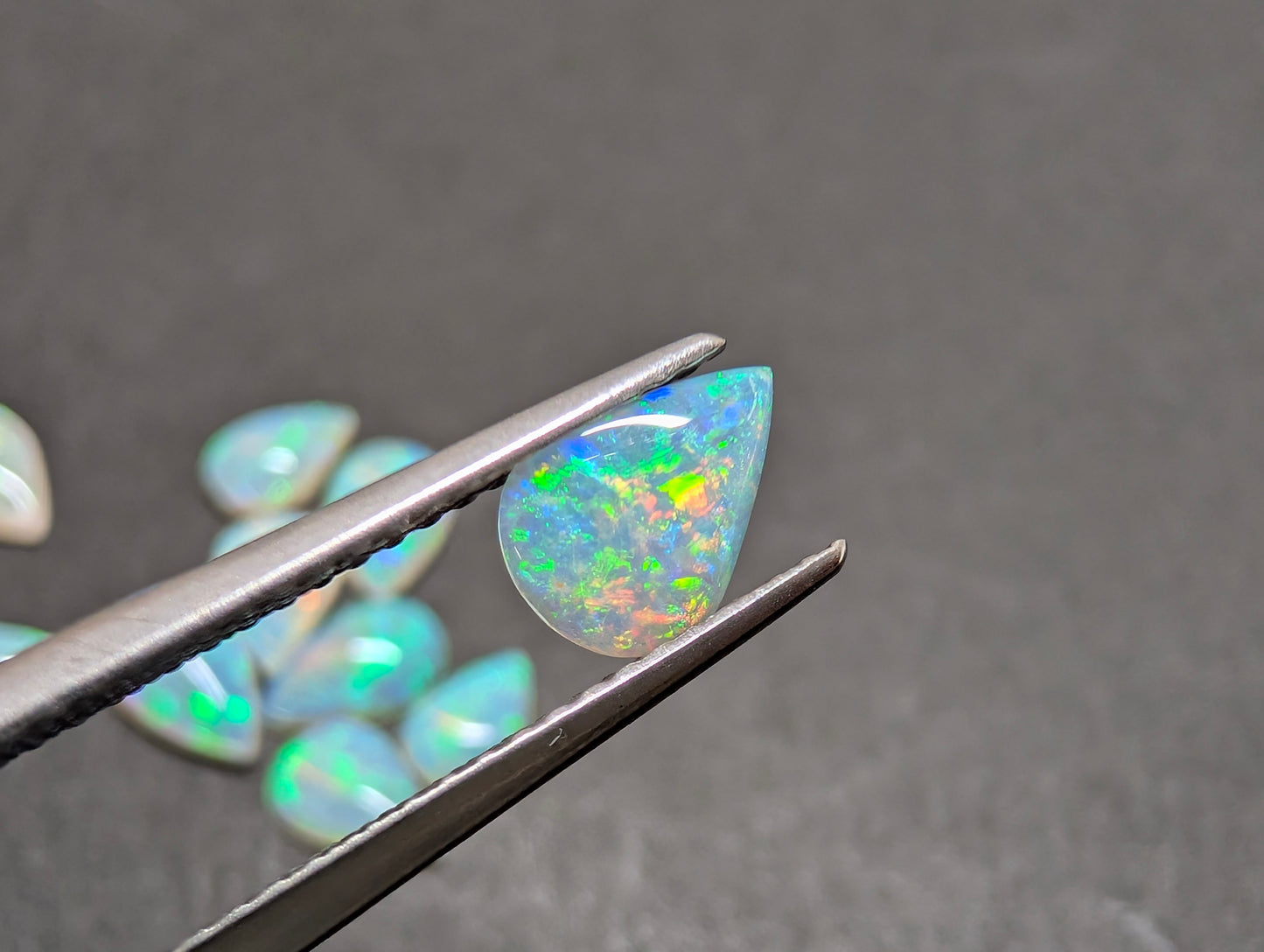 0276【ランダム発送】大人気!オーストラリア産のオパール【1石あたり約0.32ct】