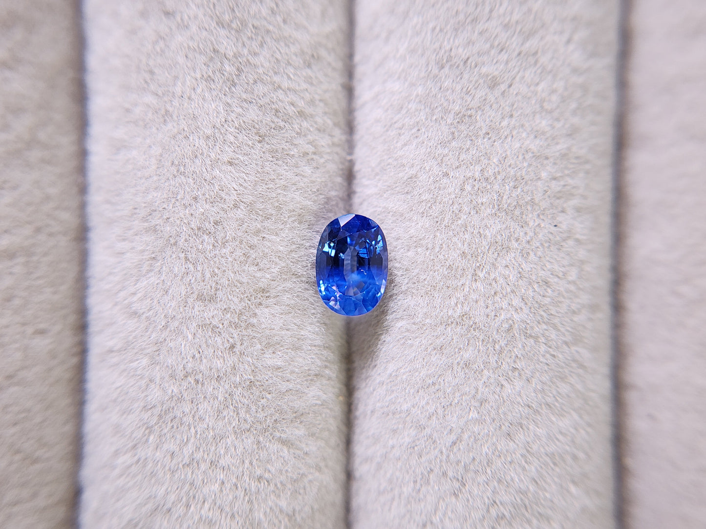 0904-10 サファイア 0.68ct