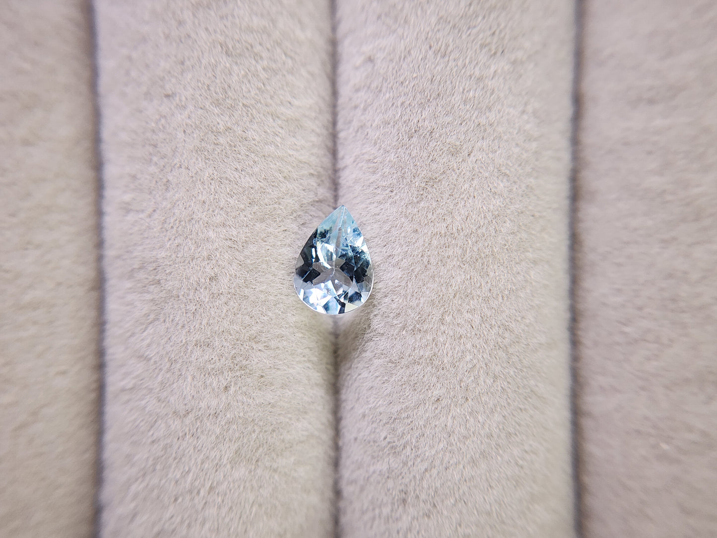 0008-3 アクアマリン ペアシェイプ 0.57ct
