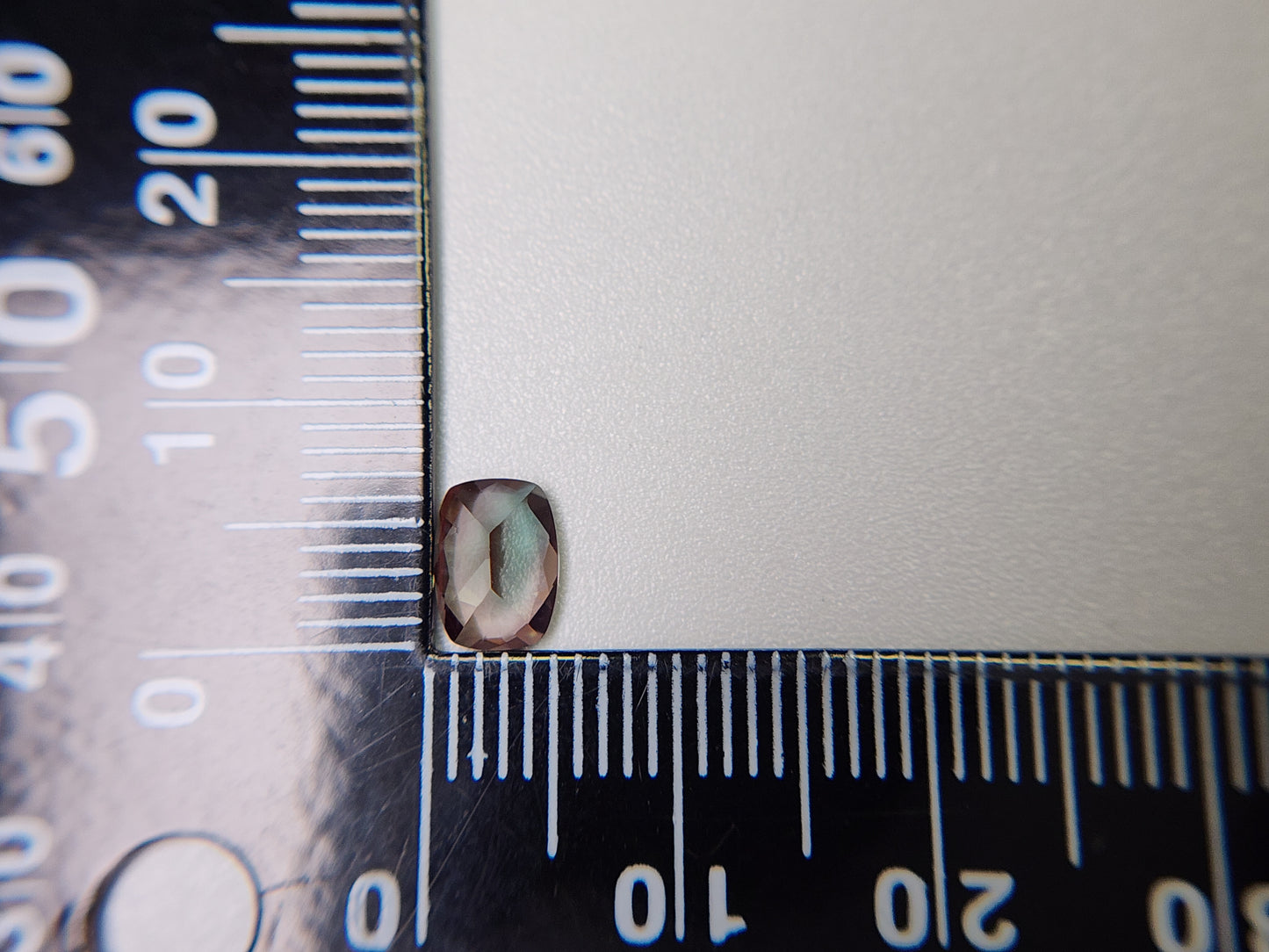 0504-3 バイカラーアンデシン 0.84ct