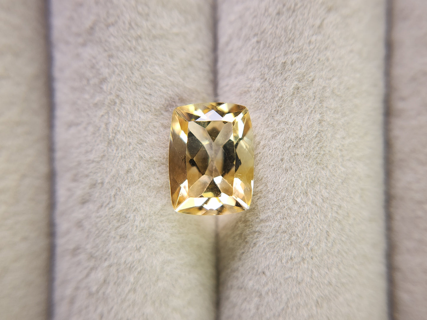 0365-4-9 バイカラーシトリン 2.78ct
