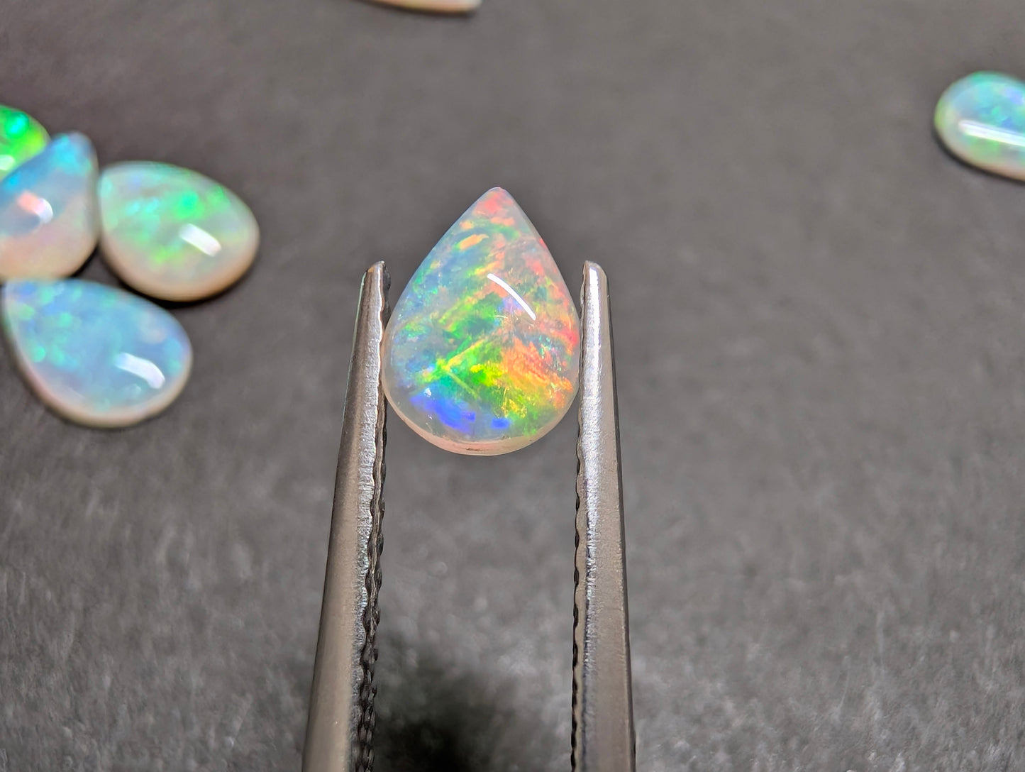 0276【ランダム発送】大人気!オーストラリア産のオパール【1石あたり約0.32ct】