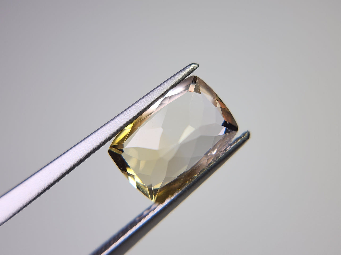 0365-5-2 バイカラーシトリン 2.18ct