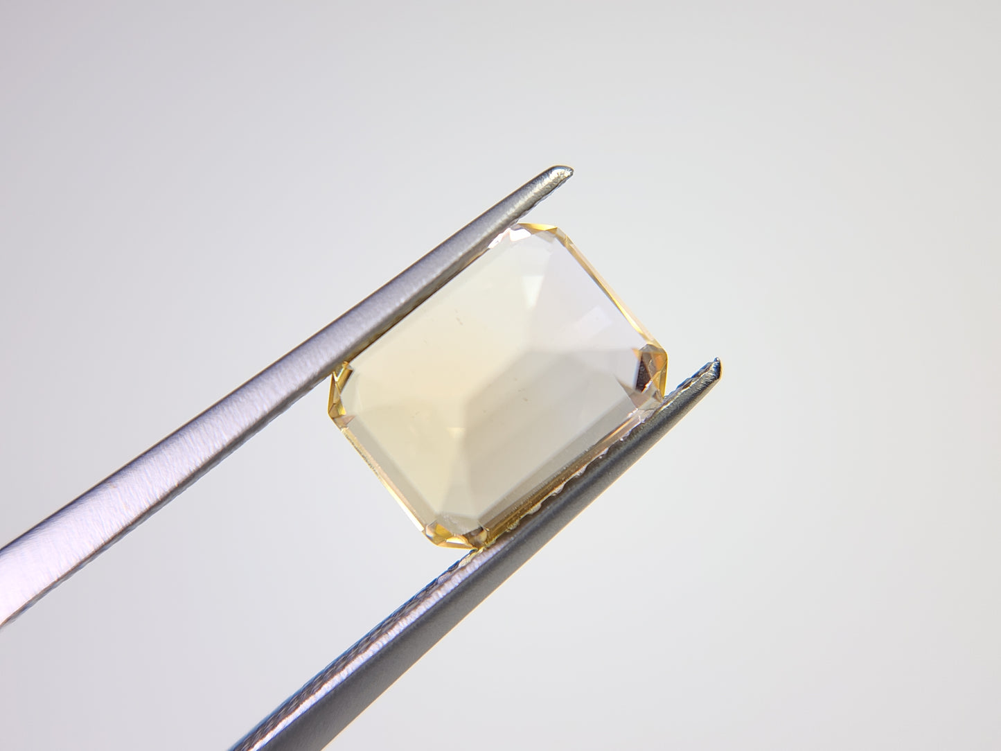 0365-4-6 バイカラーシトリン 2.84ct