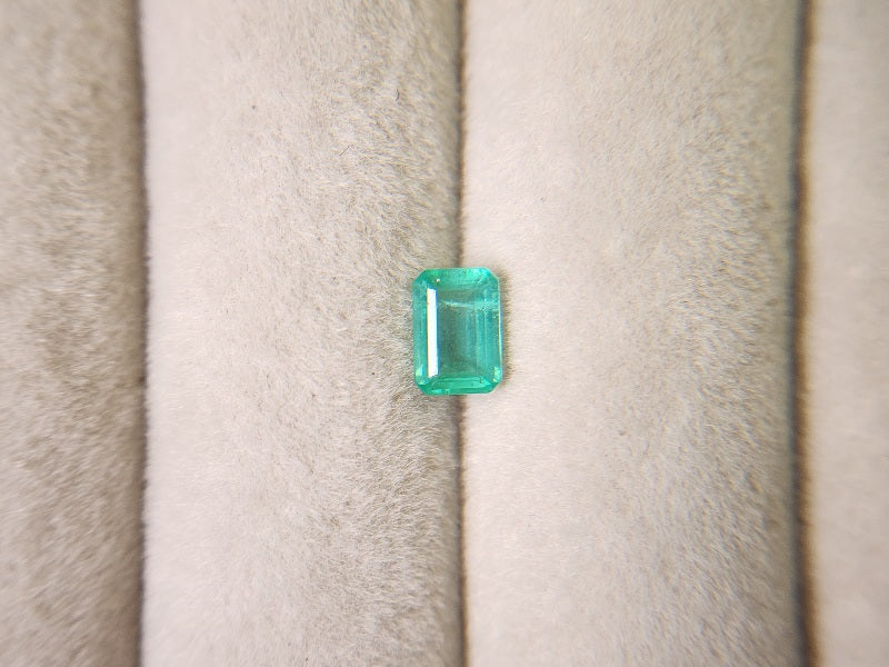 0936-10 エメラルド(ザンビア産) 0.51ct