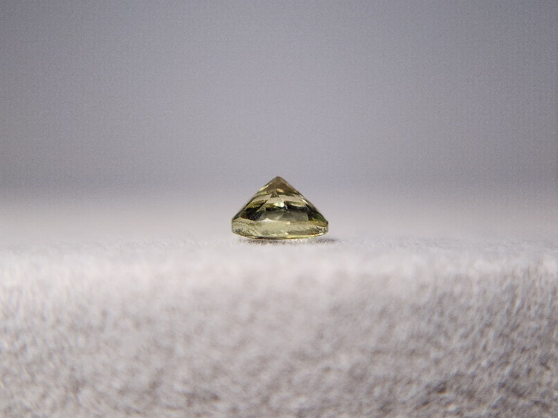0657-17-2 ゾイサイト 0.37ct