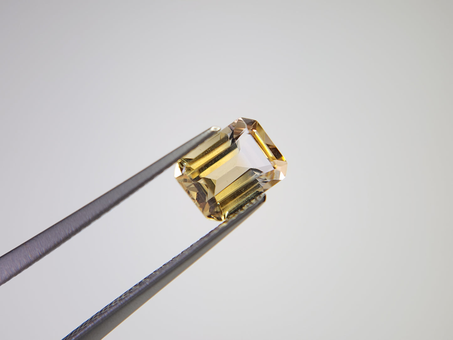 0365-6-3 バイカラーシトリン 1.37ct