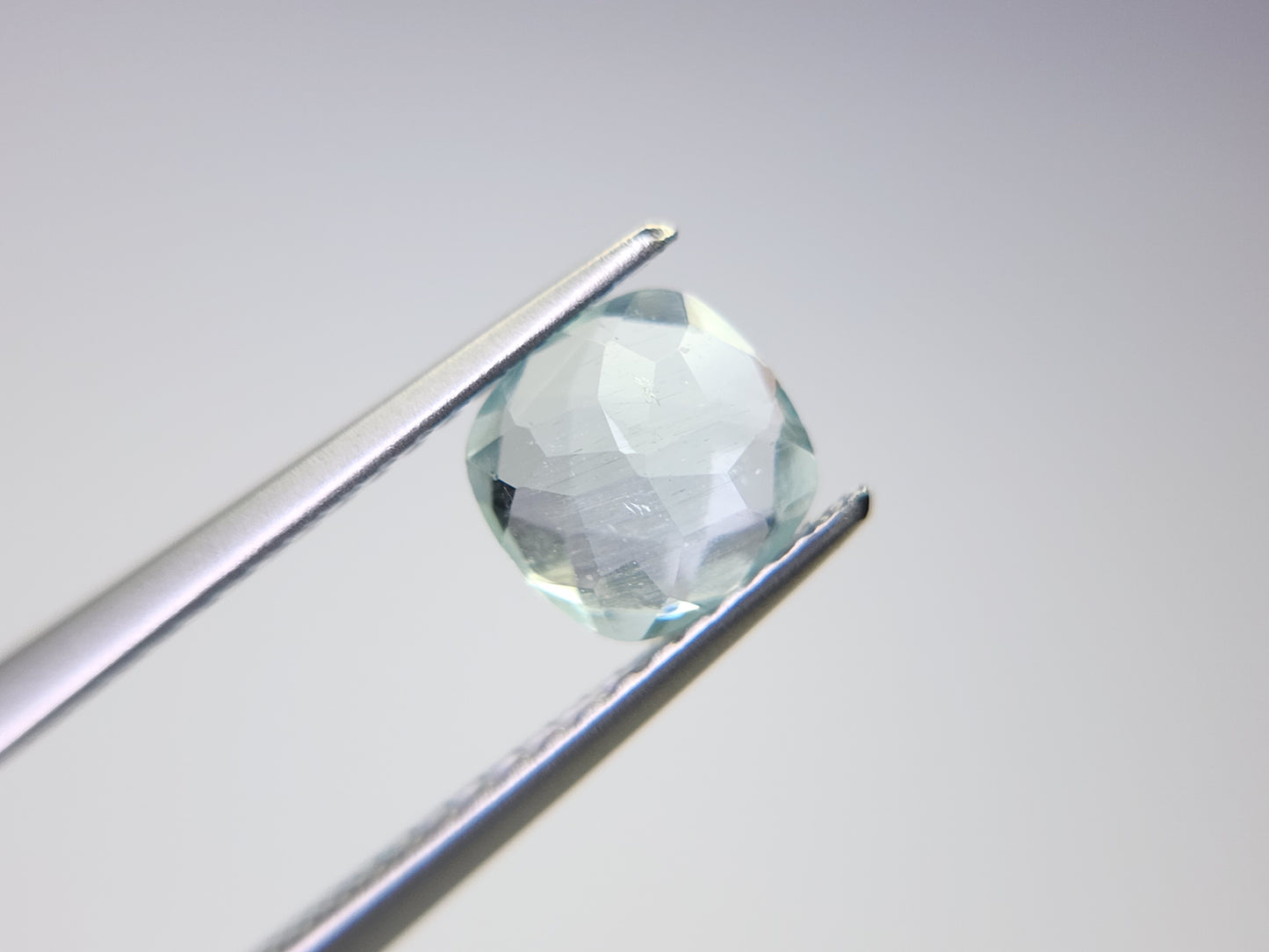 0878-4-5 グリーンベリル クッションチェッカーカット 0.84ct