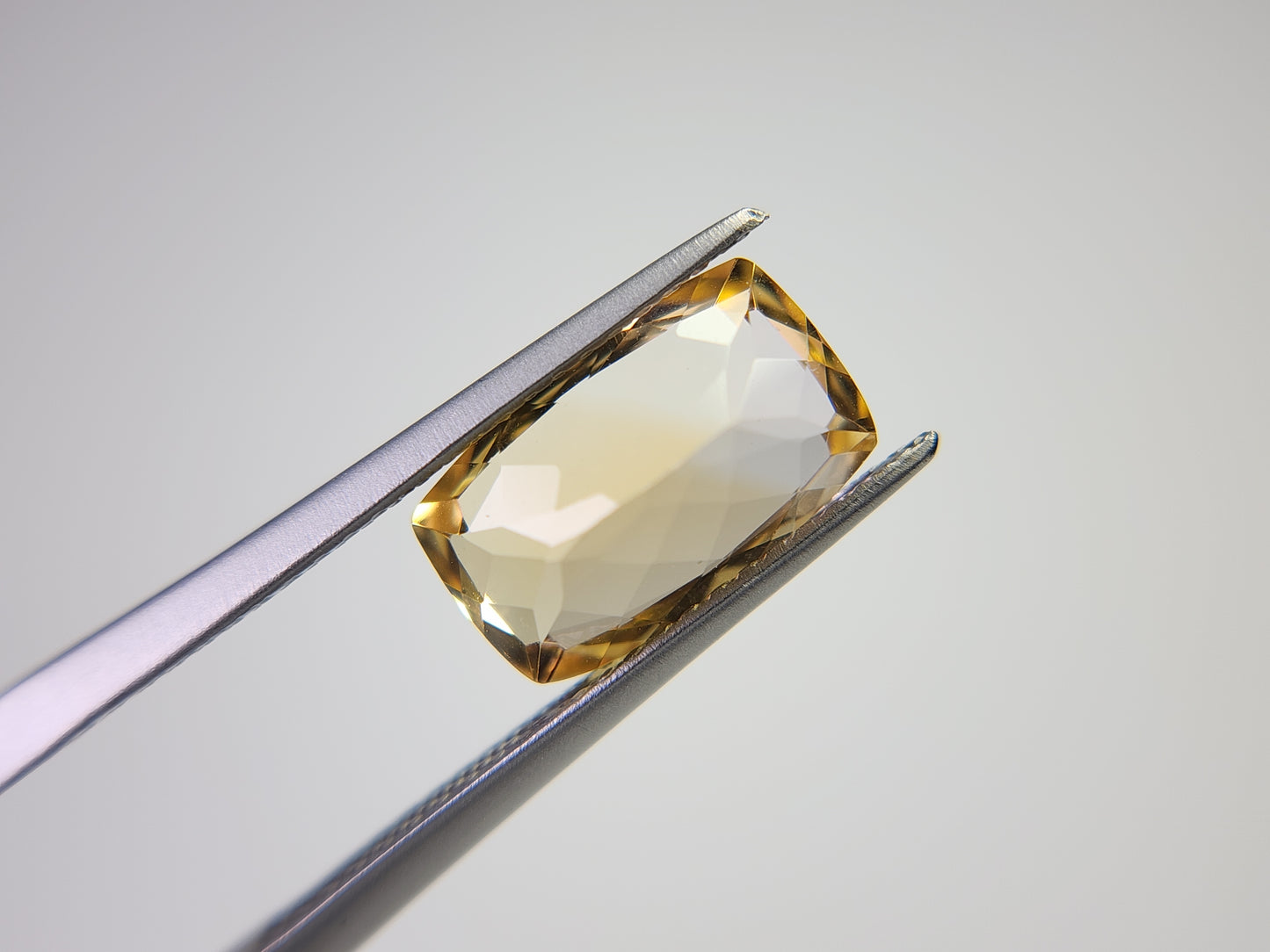 0365-4-8 バイカラーシトリン 2.78ct