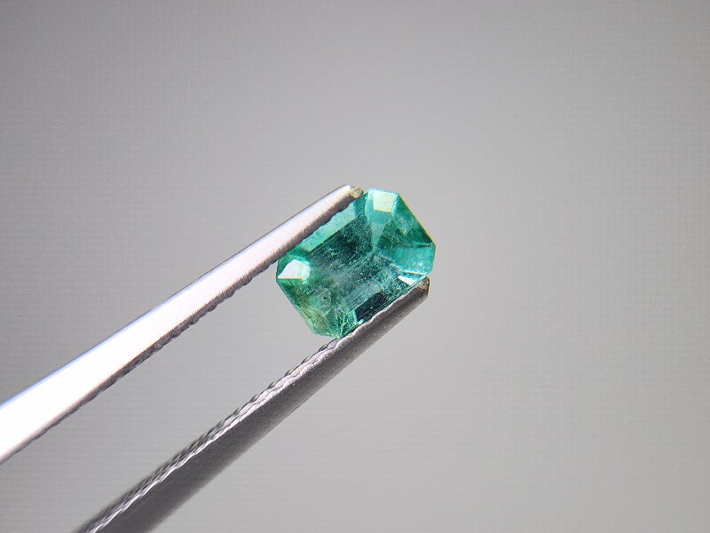 0936-5 エメラルド(ザンビア産) 0.63ct