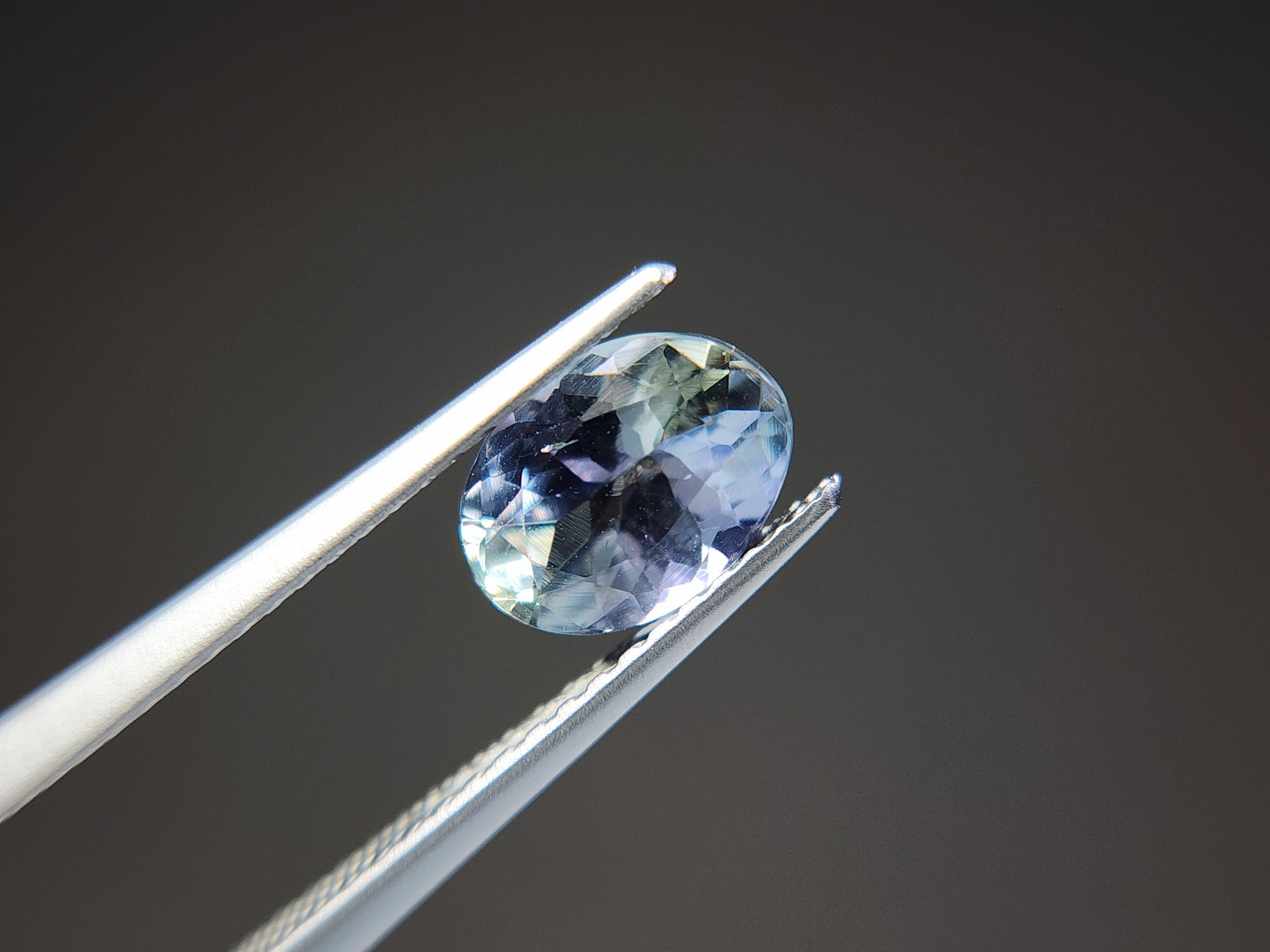 0876-18 バイカラータンザナイト 1.29ct
