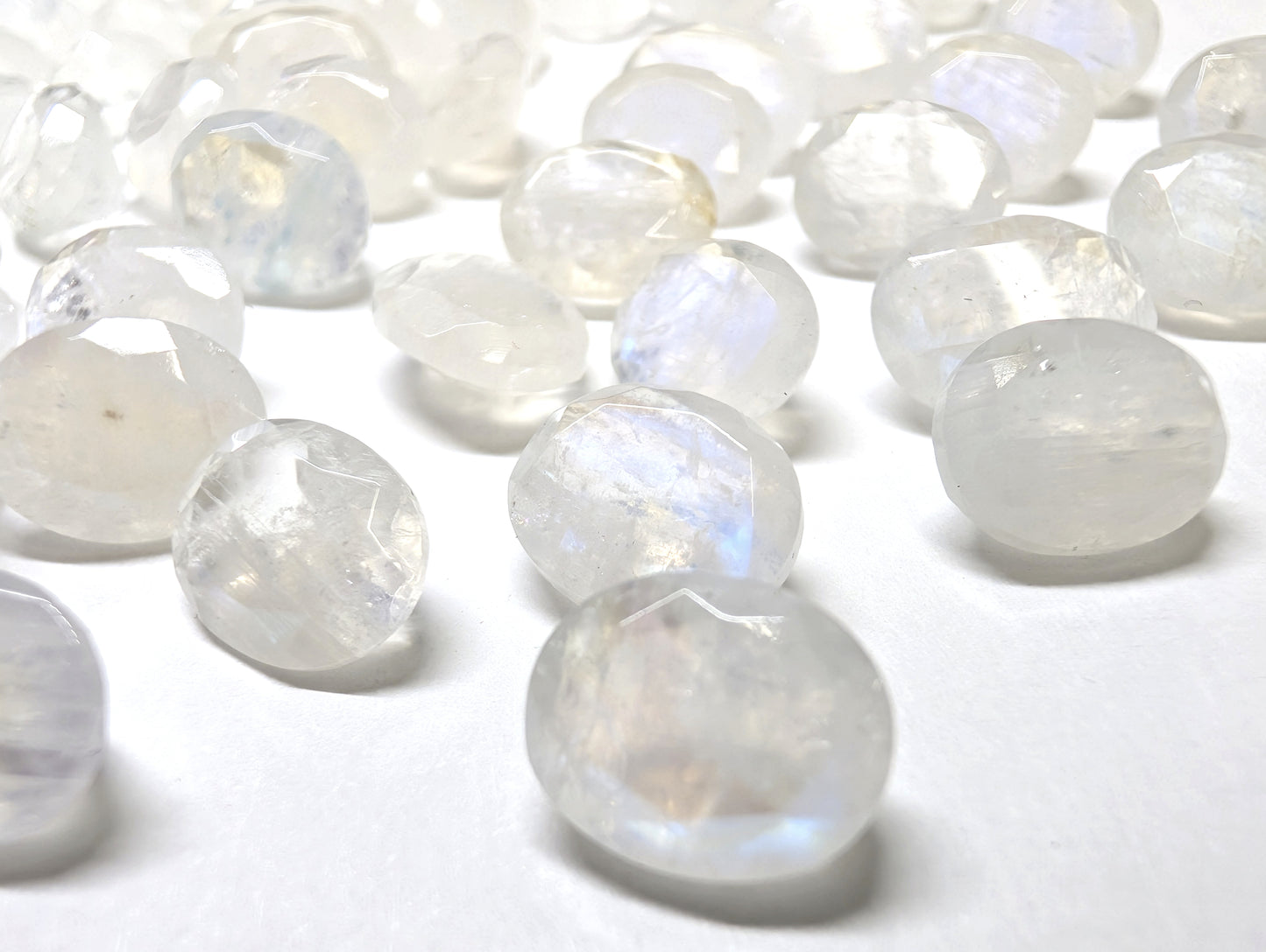 0119【ランダム発送】ブルームーンストーン【1石あたり約2.56ct】