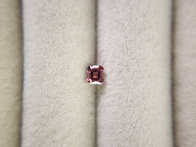 0935-1 ピンクジルコン 0.44ct