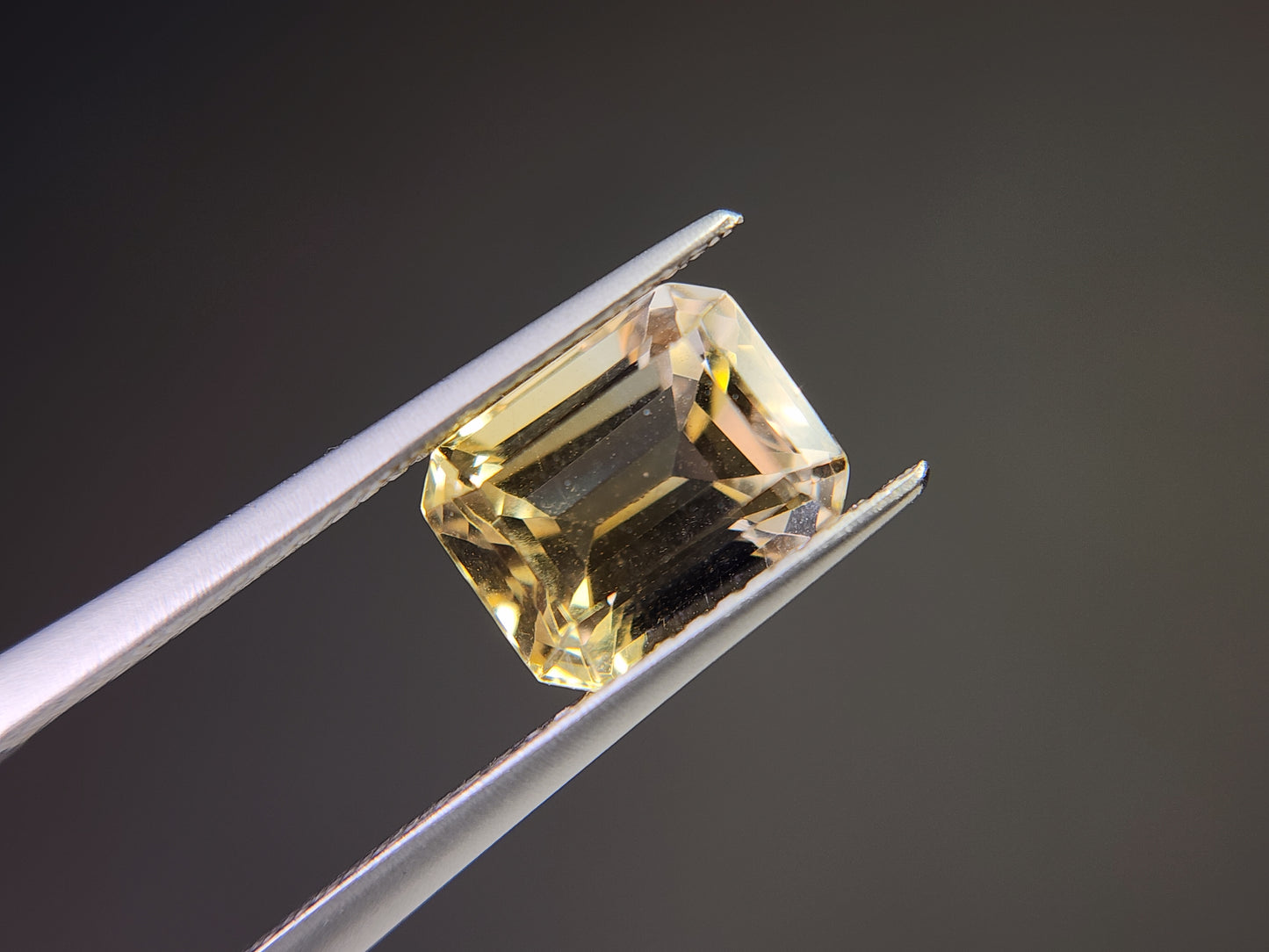 0365-4-6 バイカラーシトリン 2.84ct