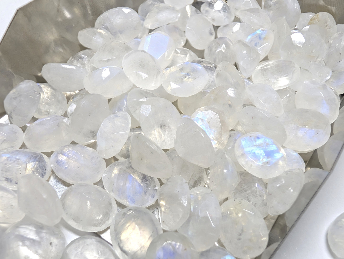 0119【ランダム発送】ブルームーンストーン【1石あたり約2.56ct】