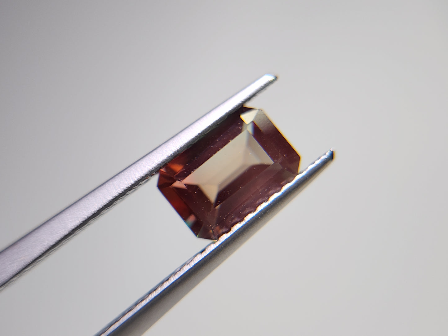 0151-3-8 バイカラーアンデシン 0.96ct