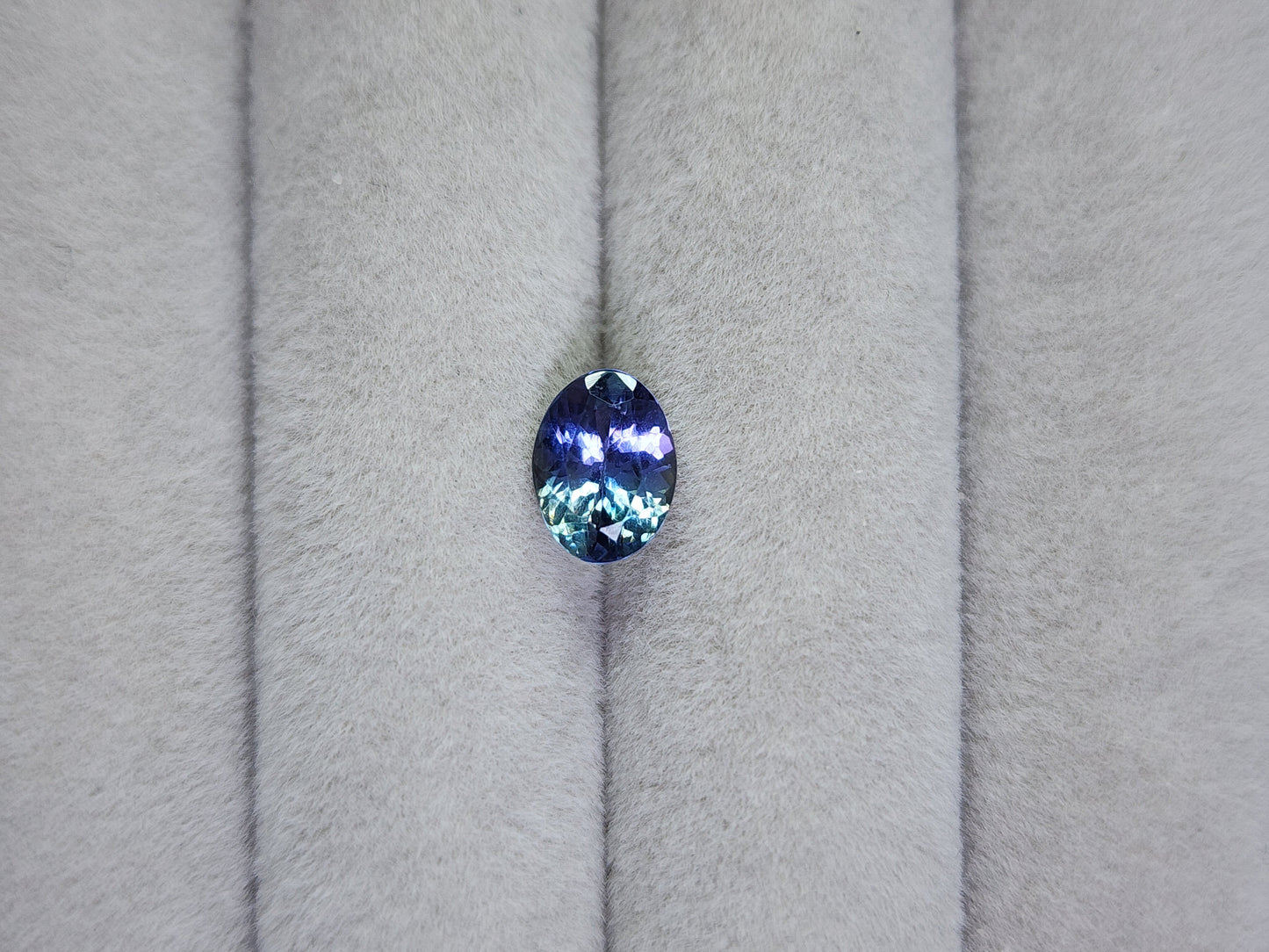 0876-12 バイカラータンザナイト 1.35ct
