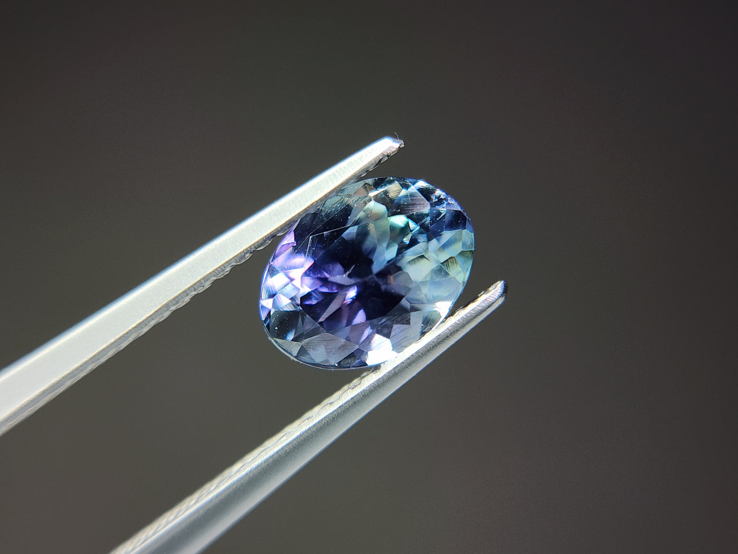 0876-12 バイカラータンザナイト 1.35ct