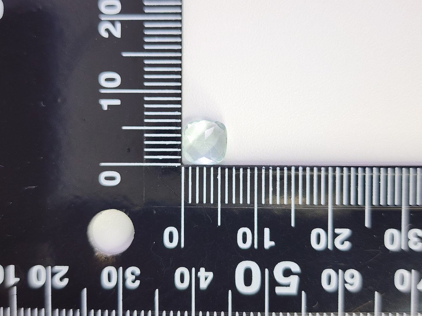 0878-4-4 グリーンベリル クッションチェッカーカット 0.84ct