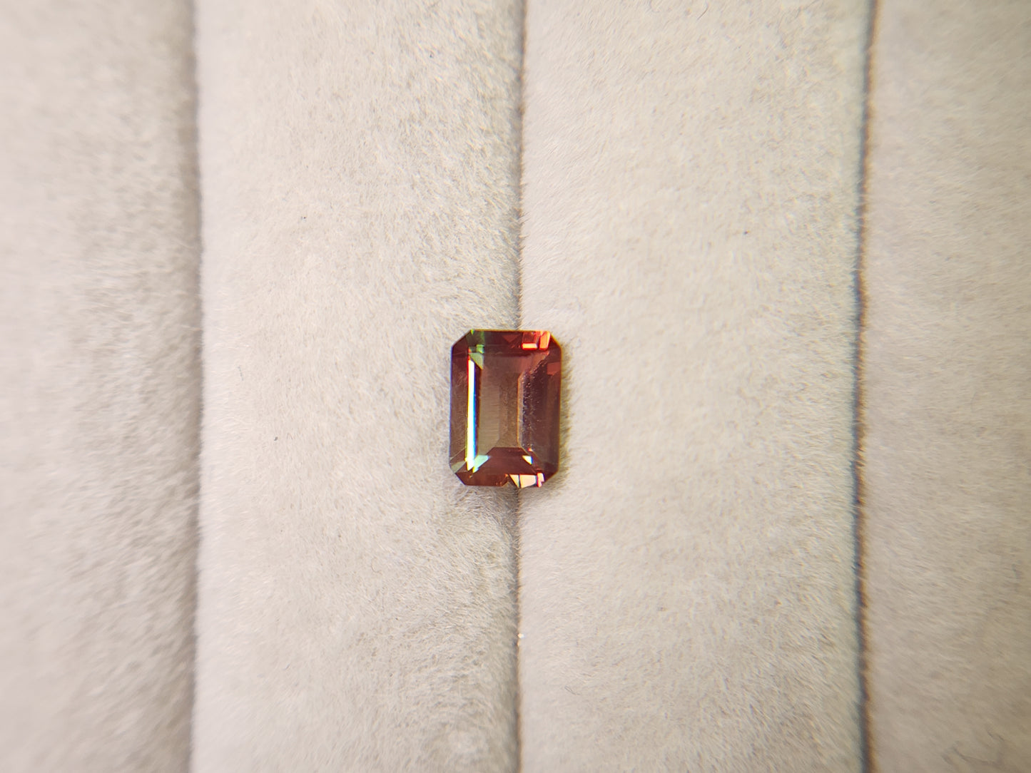 0151-3-8 バイカラーアンデシン 0.96ct