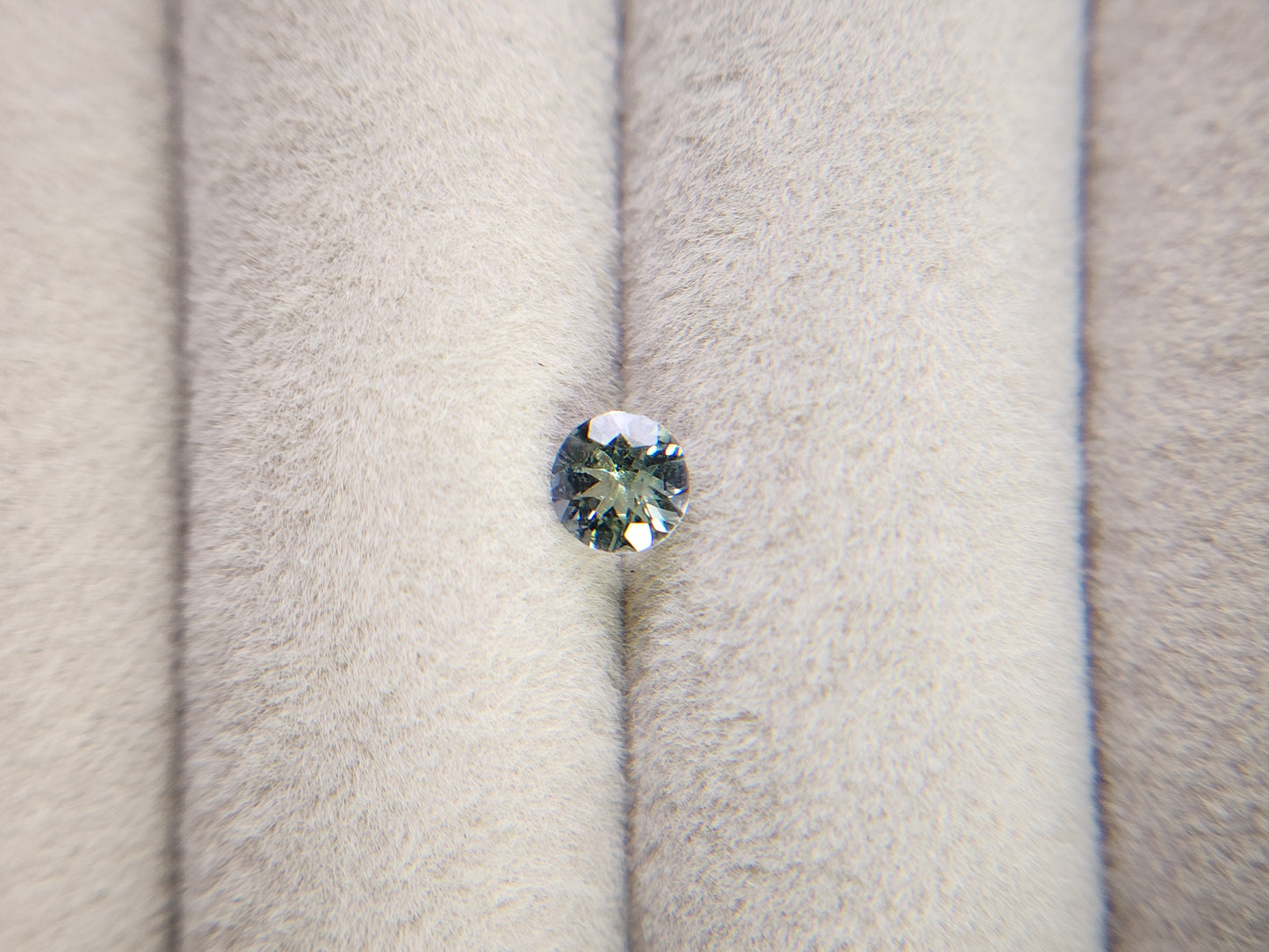 0657-23-4 ゾイサイト 0.37ct
