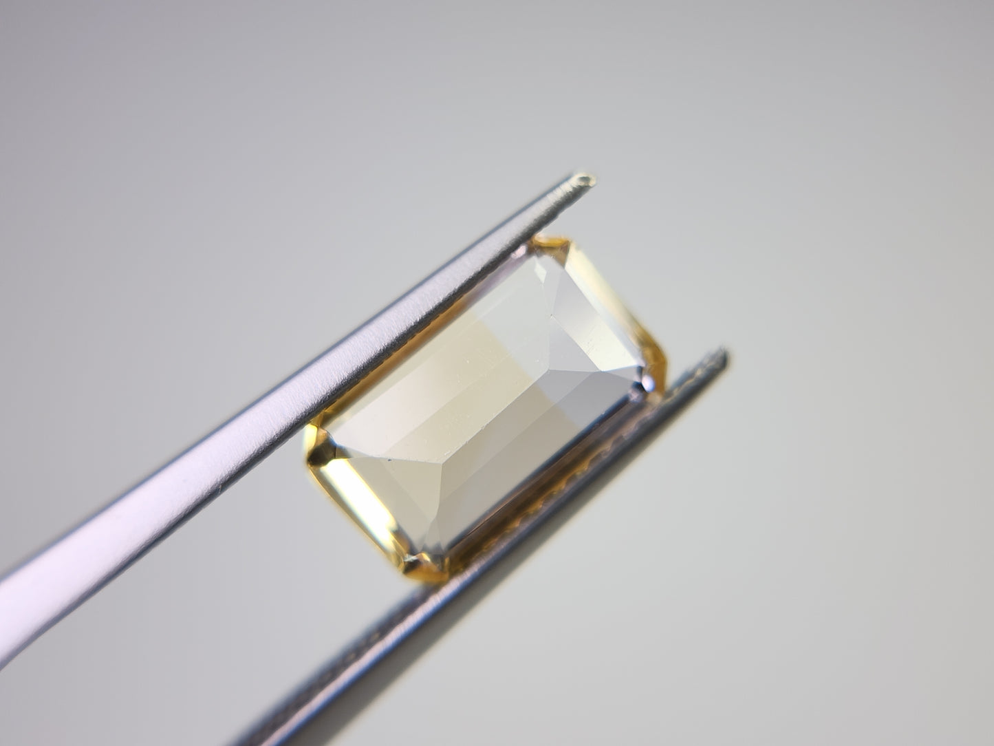 0365-5-9 バイカラーシトリン 1.86ct
